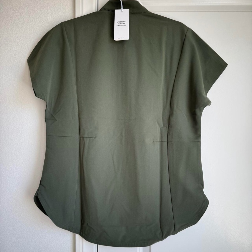 Figs Montex Relaxed Mock Neck Scrub Top in Moss, size small - Picture 7 of 9